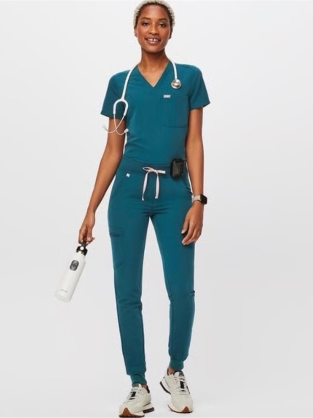 FIGS Zamora joggers and Catarina top